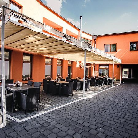 Hotel U Kostela Модржице Экстерьер фото